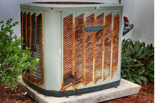 old-rustic-broken-air-conditioner-picture-id1362269931 (1)-min